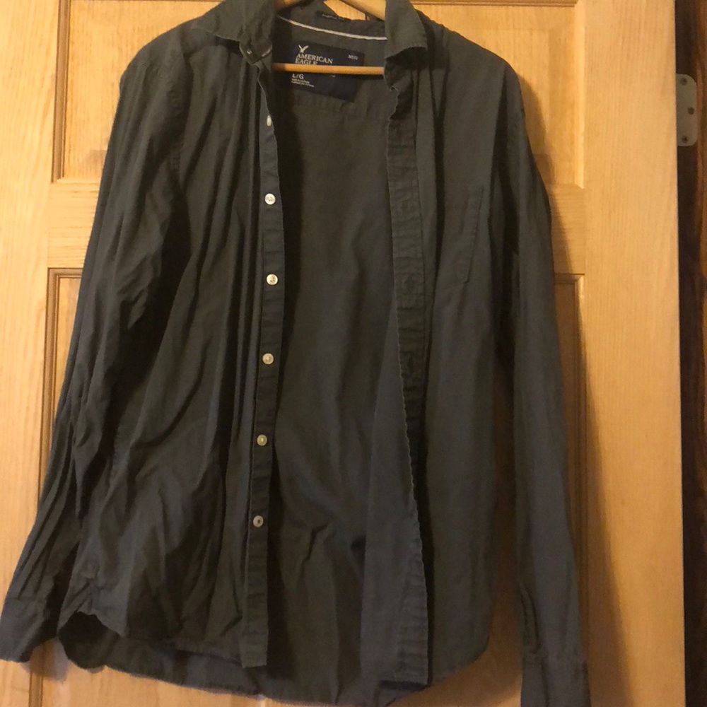 AE solid gray men’s button down shirt